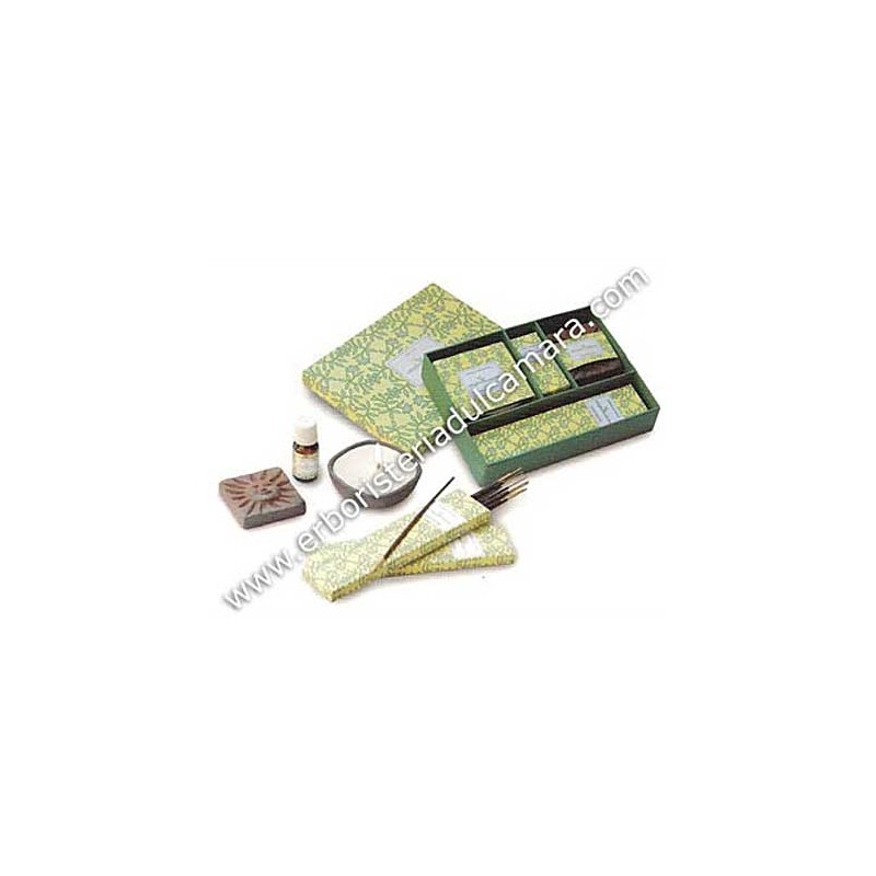 Confezione Regalo Sandalo e Vetiver (5 prodotti) Dhanvantari - Incensi Confezione Regalo Sandalo e Vetiver (5 prodotti) Dhanvantari - Incensi